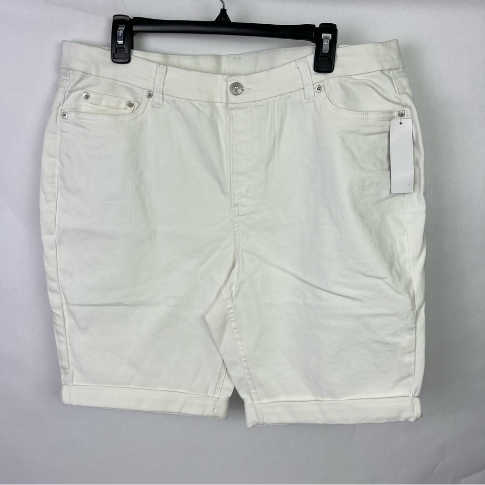d&co. Women’s Bermuda White Shorts Sz 20 WP Stretch Pockets Elastic Waist Cuffs